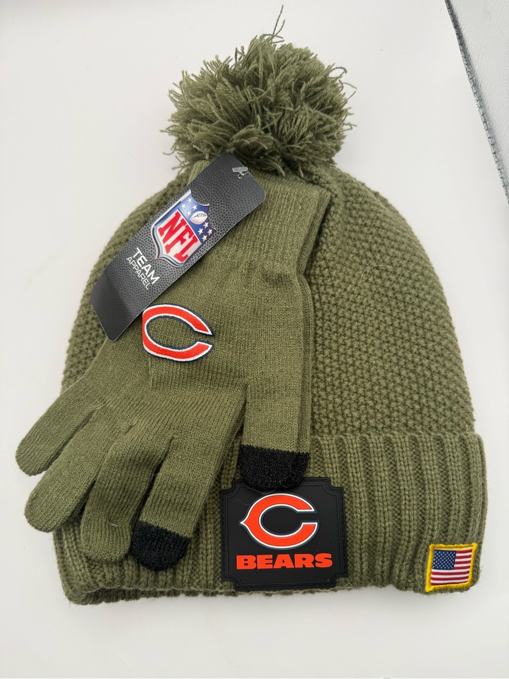 NFL Salute To Service Green Beanie Hat and Gloves Chicago Bears / New